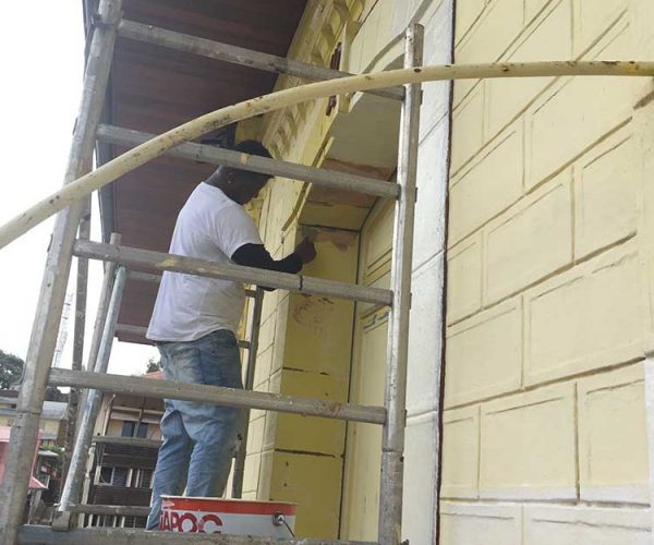 Préparation des supports des façades - Mairie de Cayenne - Guyane 16